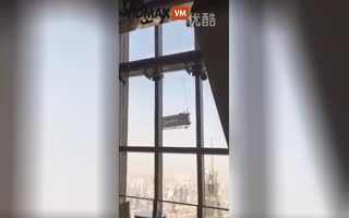 Window Washers get Slammed against a SkyScraper 92 Stories Above Shanghai