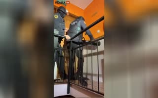 Police Make Complete Fools of themselves Battling a Steel Reinforced Door