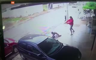 Man Refuses to Leave a Storefront, gets Gunned Down by the Owner