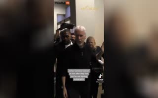 Leftist Filmaker, James Cameron, Refuses to Sign Autographs and then Flips of Fans Cheering the New Avatar Release