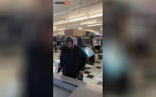 Wisconsin Welma Unleashes on this Cashier with a Mouth She's Obviously Never Kissed Her Mother With