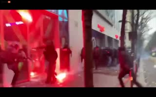 Migrants Alongside Opportunistic Communist Groups Are Taking of Paris, Police on Full Retreat