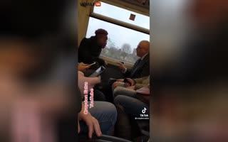 Uncivil Nigerian Woman Calls a White Guy Racist, Threatens to Assault him For NOT Letting her Foot Between his Legs on HIS Seat