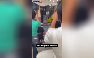 The Roof of a Brazilian Mall Suddenly Collapses for Unknown Reasons