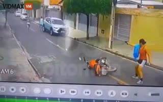 A Couple Of Thieves On A Motorbike Try And Rob A Woman, Turns Out, She's An Off-Duty Cop