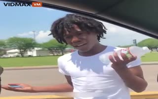 Gang Members Rob Two Kids At Gunpoint Selling Bottled Water on the Road