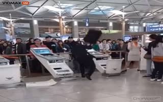 S. Korean Man's Frustration With Self-Checkout Machine Ends in Destruction
