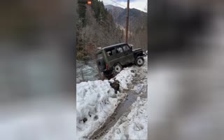 Jeep Driver Zigged When He Should Have Zagged On A Cliff's Edge