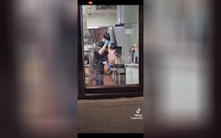 Taco Bell Employee Has Either Not Slept In A Month Or Is As High As A Kite