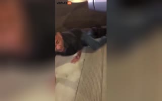 Drunk Man Slips on the Pavement, Gets His Legs Runover and Broken, SUV Drives Off