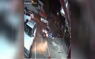 Mexican Cops Literally Flee the Scene As Sicarios Show Up Right in Infront of them for a Shootout