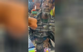 'You Think I'm a Bitch?' Customers SNAP when a Gas Station Clerk Give them a Flower