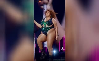 Lizzo Does A Tribute To The Late Tina Turner And It Was Very Fat