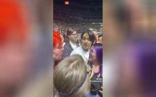 Paramore Singer Haley Williams Stops the Show to Kick Out a Dude Assaulting Women in the Crowd with His Girlfriend