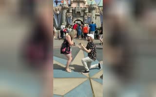 Happy Coincidence! Guy and His GF Planned on Proposing to Each Other at the EXACT SAME MOMENT!