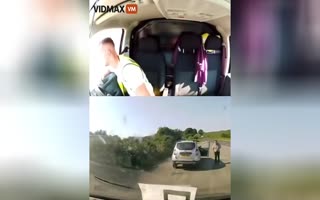 Fast Thinking! Man Saves Another Man's Life After Spotting Him on the Roadside Chocking on Something