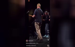 Crowd Goes Absolutely Ballistic When Oliver Anthony Shows Up As A Surprise Guest At Joe Rogan's Comedy Club In Austin 