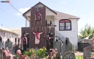 Home Owner Under Fire For Hanging A Decapitated Jesus For Halloween On His Lawn