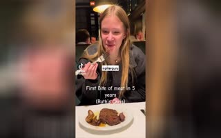 A Vegetarian Has Meat For The First Time In 5 Years, This Was Her Reaction 