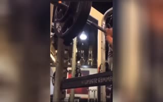 Man Recording Himself Doing Squats At The Gym Captures The Moment A Shooting Happened Outside, Killing 2 In California