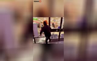 Watch As A Mob Of Youths Ransack And Loot A 7-Eleven In Sacramento