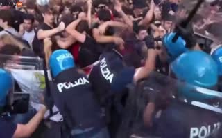 Police In Rome Reach The End Of Their Rope At This Massive Pro-Palestinian Rally Turned Violent
