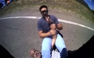 Man With Serious Jiu-Jitsu Skills Saves Pregnant Female Cop Struggling With Suspect