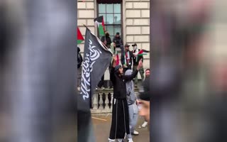 Londanistan Has Gone Mad As Thousands Of Muslims Call For The Armies Of Islam To Wage Jihad, Some Carry ISIS Flags