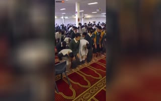School In Brisbane Takes Kids On A Field Trip To A Mosque And They Don't Look Enthused