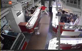 Thug Tries To Rob 100k In Jewels From Jewelry Store In Chicago, The Owner Was Armed And Dangerous