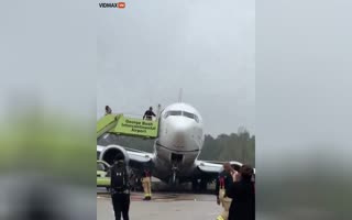 A United Airlines 737 Max Loses A Wheel During Takeoff Which Destroys A Car, Plane Has To Emergency Land