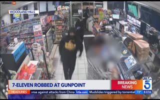 Armed Robbers Use An AK-47 To Rob A 7-Eleven In Lost Angeles